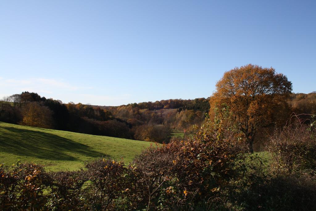A L'Ombre Du Clocher Montbliart Luaran gambar